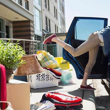 woman-unpacking-car-at-dorm_GettyImages-568777143.jpg