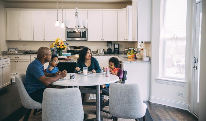 family eating lunch