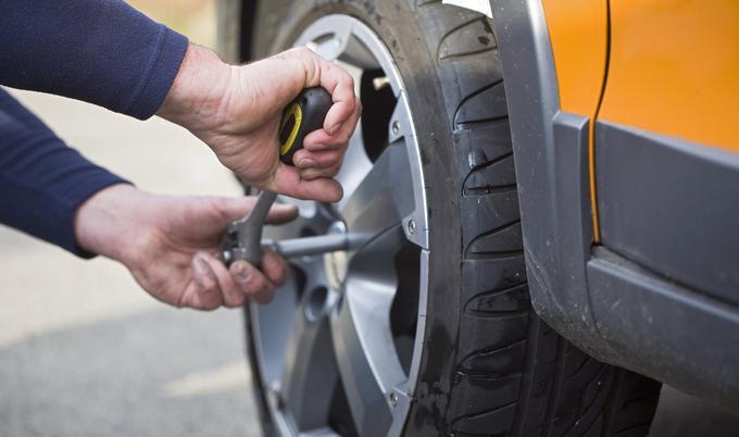 Wrench to deals take off tire