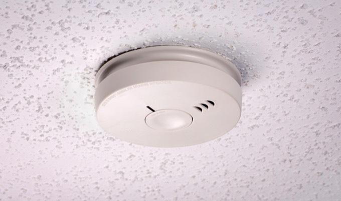 smoke detector on ceiling