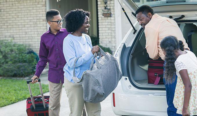 family packing car for vacation
