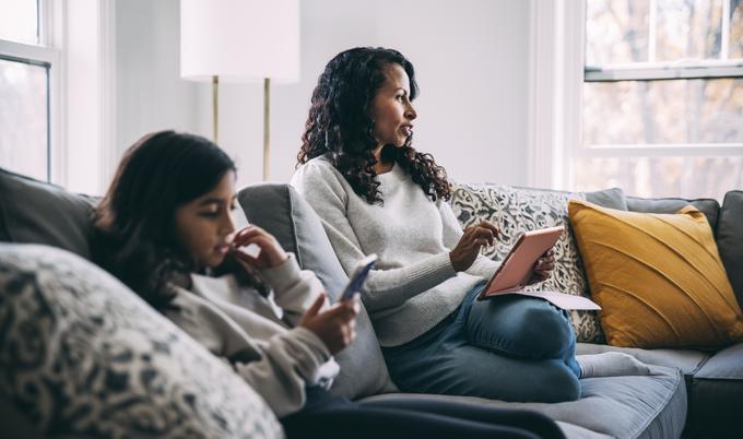 mom and daughter on phones