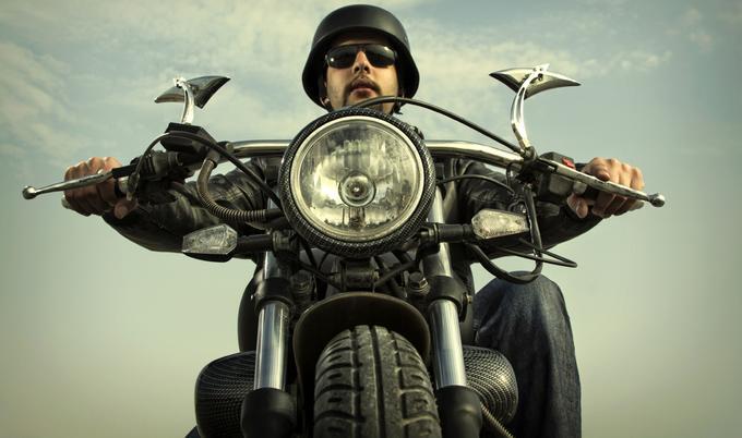 ¿Necesito cobertura de pagos médicos en mi seguro de motocicleta?